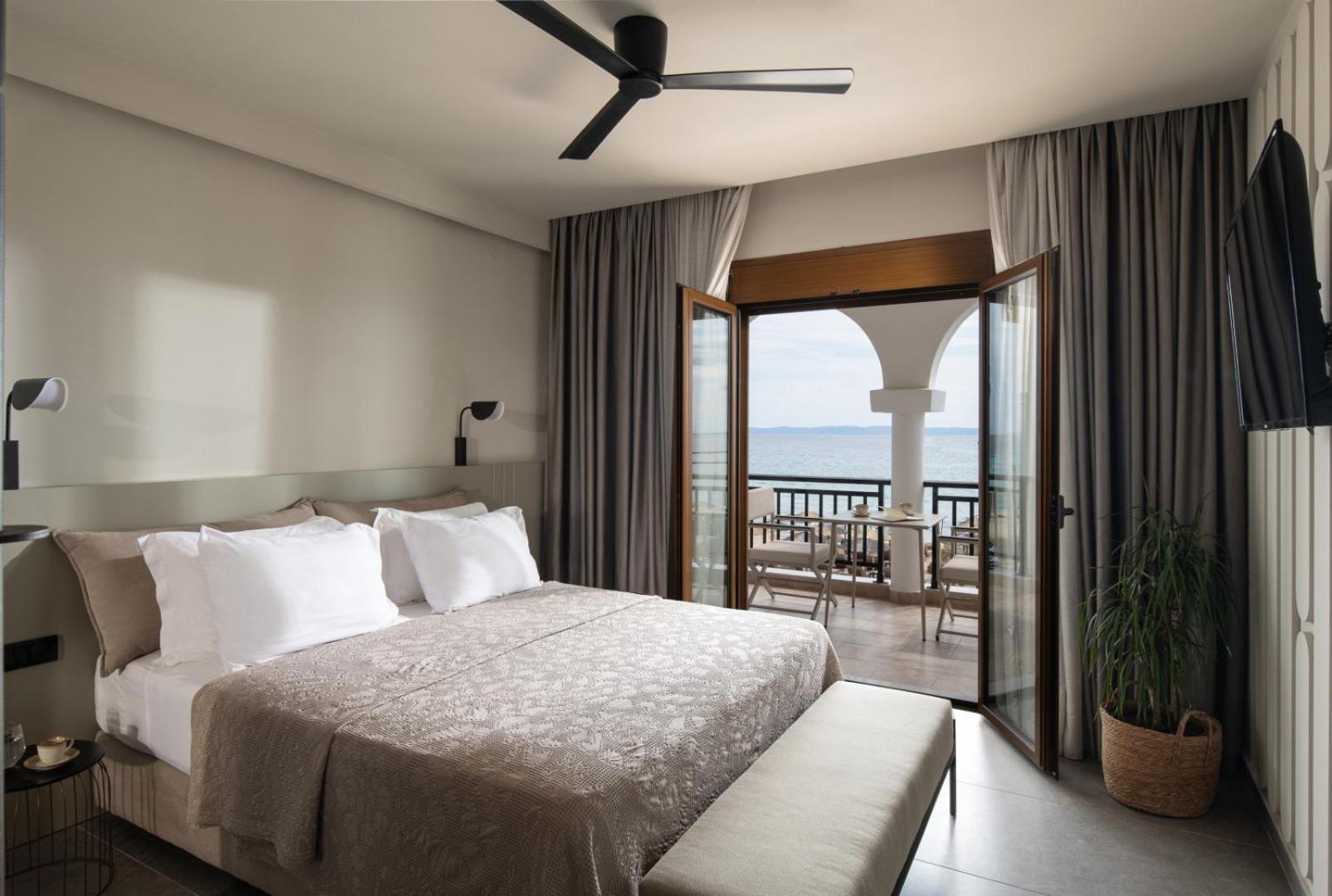 Assano Seafront Luxury Apartment Nikiti  Exterior photo