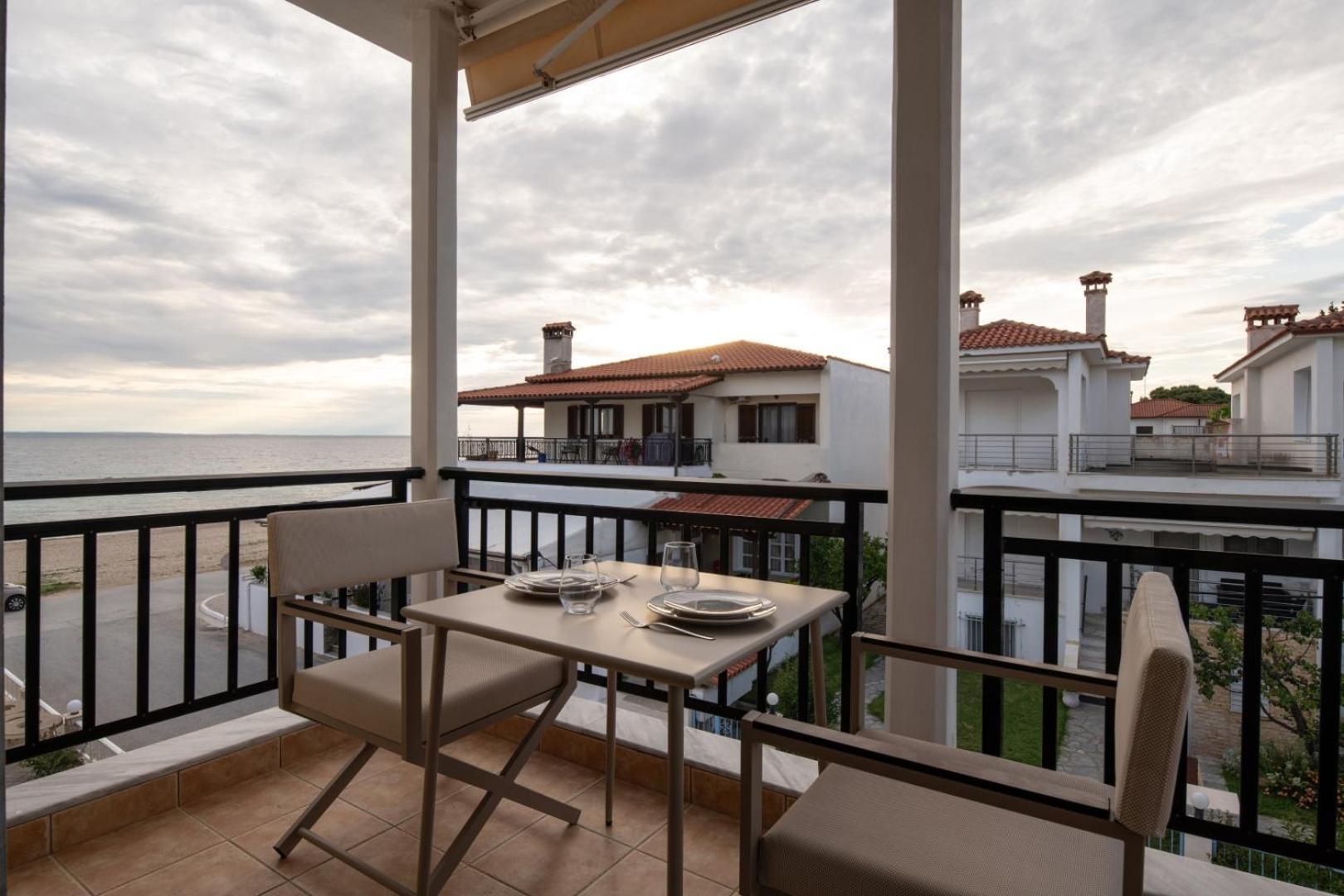Assano Seafront Luxury Apartment Nikiti  Exterior photo