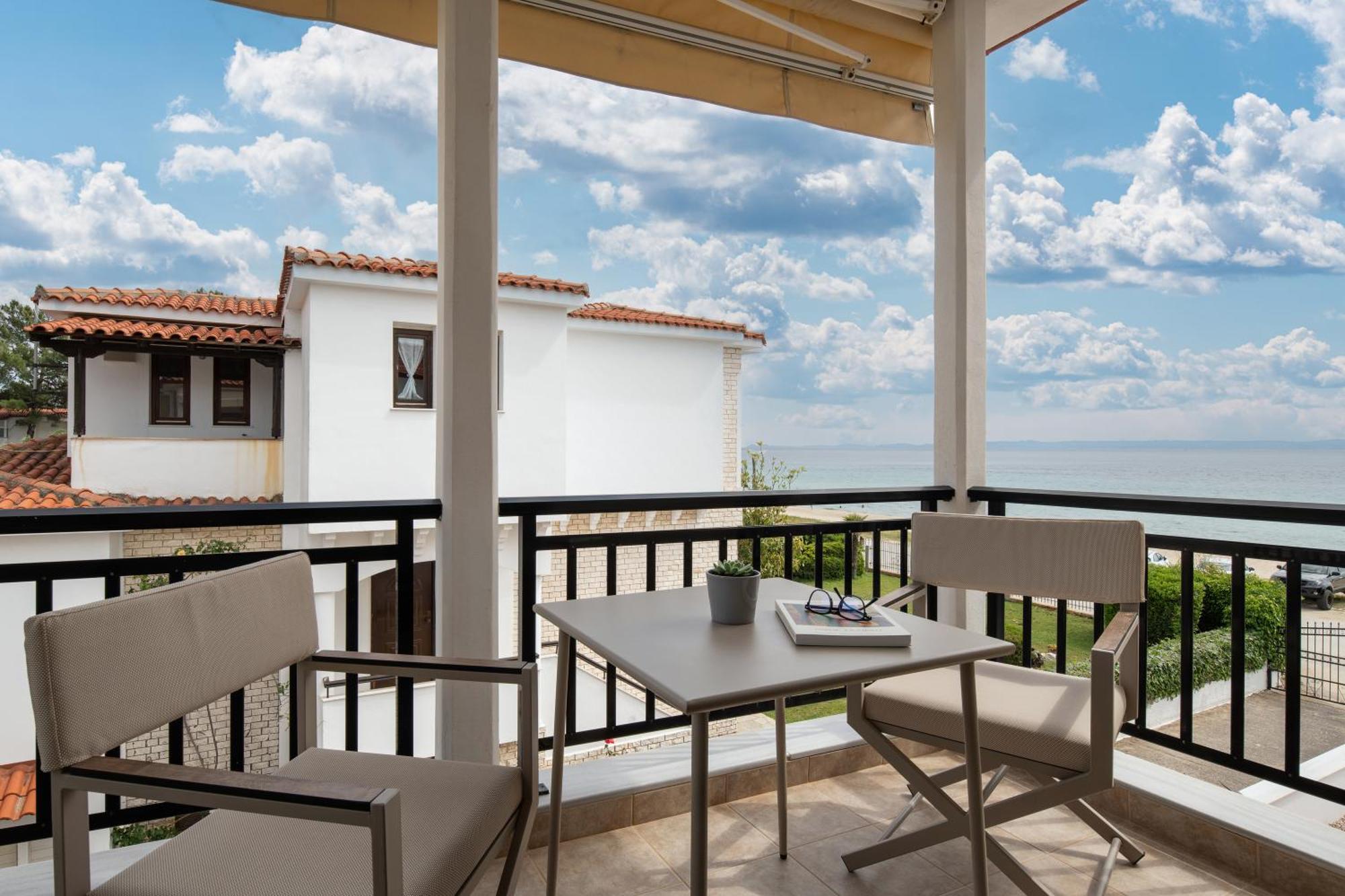 Assano Seafront Luxury Apartment Nikiti  Exterior photo
