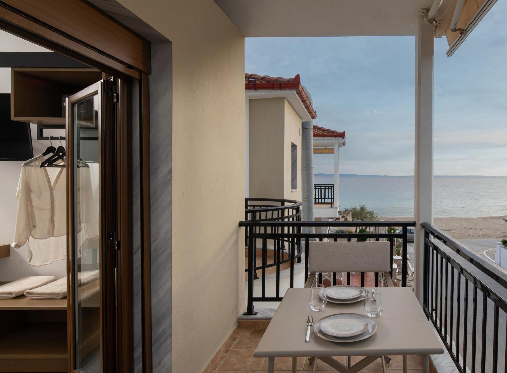 Assano Seafront Luxury Apartment Nikiti  Exterior photo