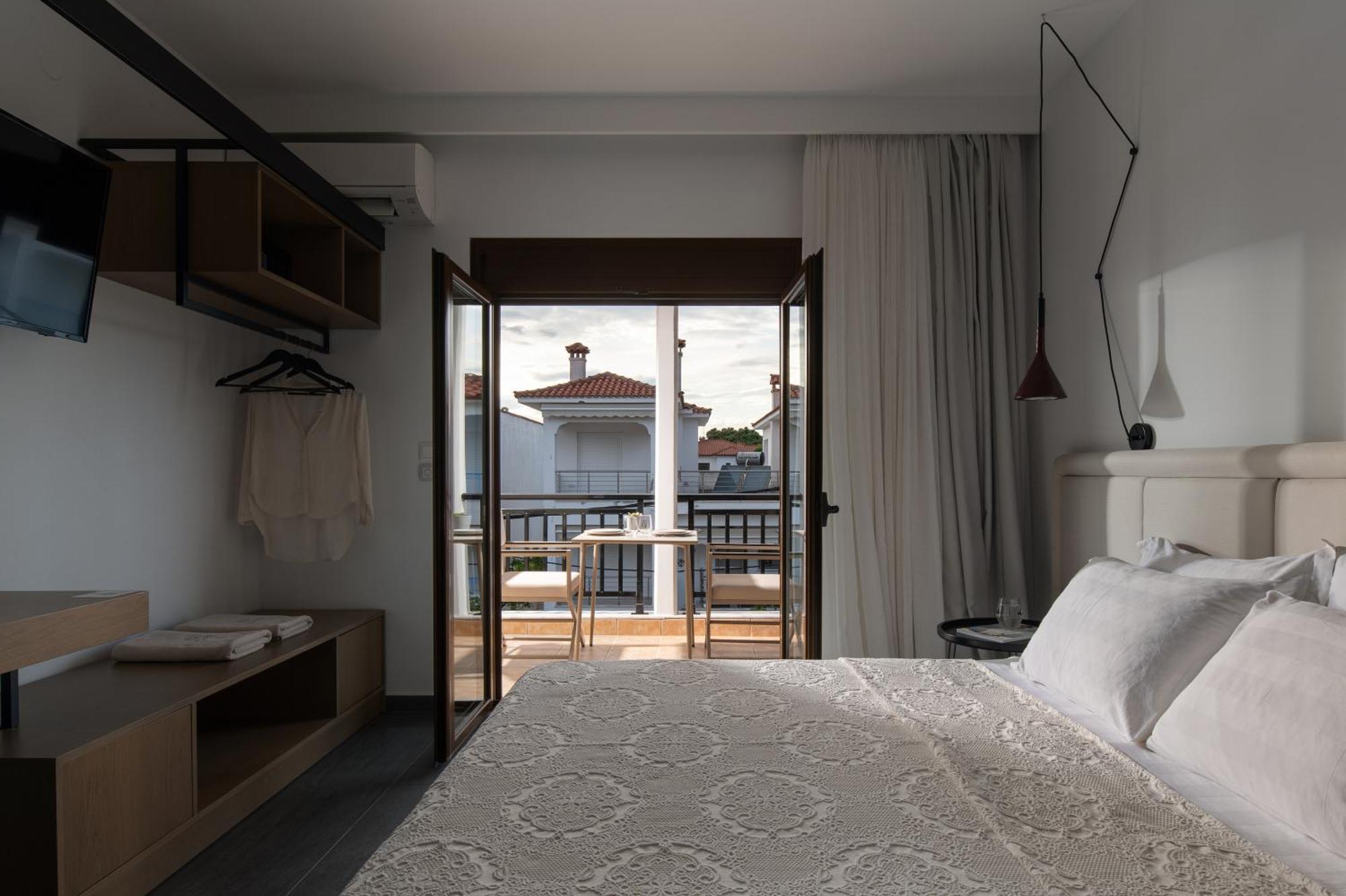 Assano Seafront Luxury Apartment Nikiti  Exterior photo